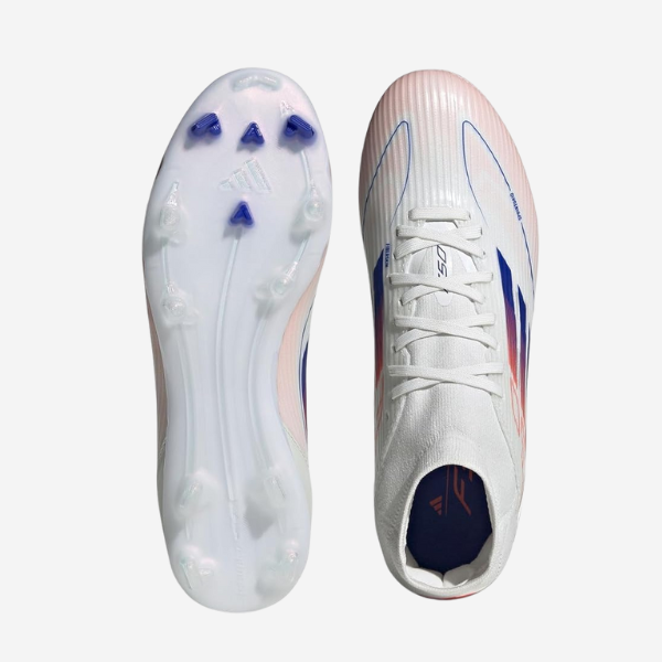 Guayos Adidas F50 league mid cut para mujer sobre fondo blanco